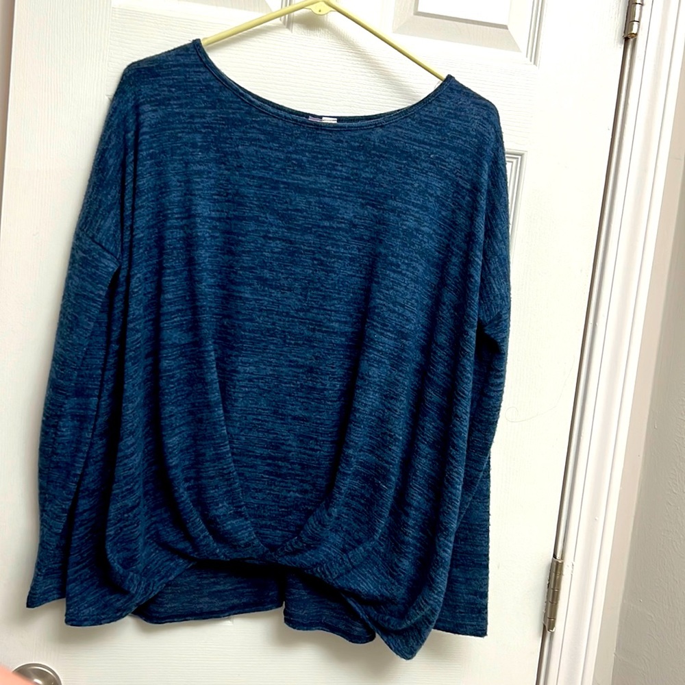 Alya Womens long sleeve NWT